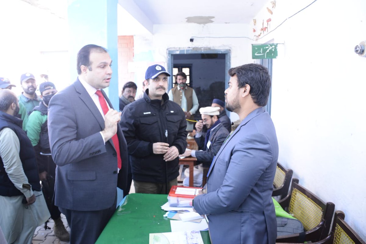 IamHunbli's tweet photo. ہم جھنگ میں صاف شفاف انتخابات کروانے پر DC جھنگ عبدالله خرم نیازی اور DPO جھنگ محمد راشد ہدیت اور AC جھنگ خرم شہزاد بھٹی کو خراج تحسین پیش کرتے ہیں ۔۔
اتنے زیادہ دباؤ میں بھی الیکشن کے بالکل کلیر رزلٹ اناؤنس کیے ہیں ۔۔❤🙏🏼🌸
#NA108 #NA109
#PP125 #PP126 #PP127
@JhangPolice https://t.co/iWpQ0tXteq