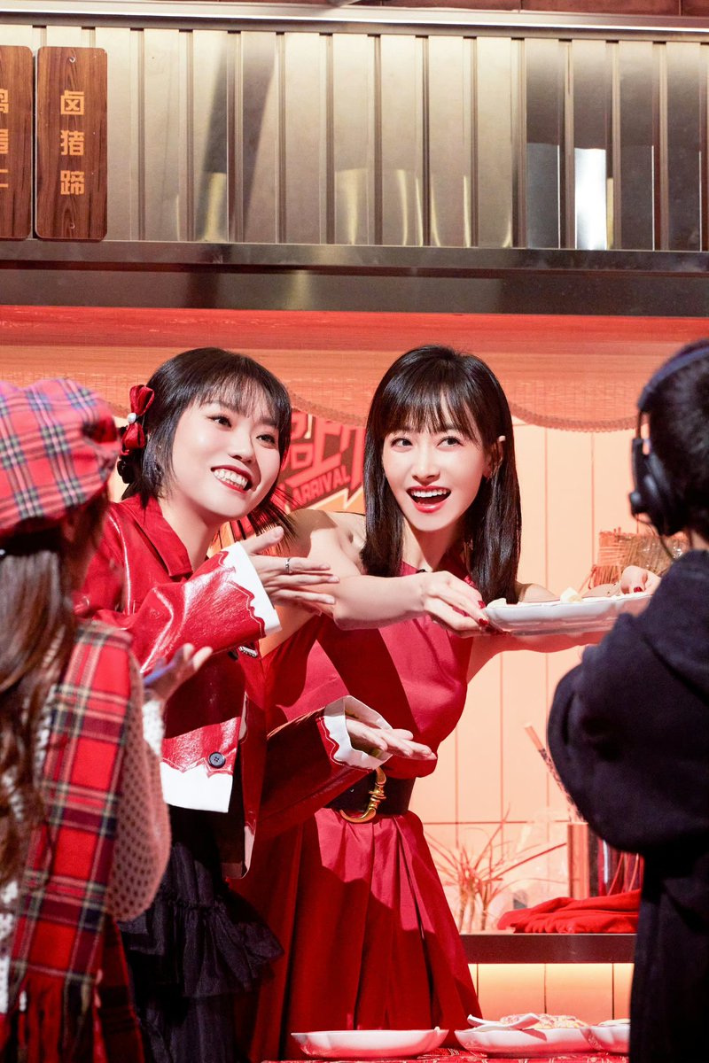 [📷] 24.02.10 #SongQian Studio Weibo Update 

  ✨ เชี่ยนเจี่ยในรายการ Hi6《你好星期六》

📍 สามารถรับชมรายการย้อนหลังได้ที่แอพ MangoTV (สำหรับ vip) และทาง YouTube รออัพเดตอีกทีนะคะ

🔗 weibo.com/5732554220/499…

#วิคตอเรียซ่ง #ซ่งเชี่ยน #VictoriaSong #宋茜