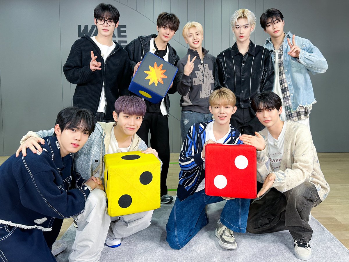 ZB1_official's tweet photo. _𝗭𝗘𝗥𝗢𝗙𝗢𝗖𝗨𝗦

ZB1과 함께한 주사위 게임 한마당🎲

뾰루룽✨ 석유 부자 박건욱💸 슈퍼보이💪🏻
ZEROSE 황금카드까지💳🌹

남은 연휴 끝까지 ZB1과 함께해요🐲

#ZEROBASEONE #ZB1 
#제로베이스원 https://t.co/2xVTvqvKjz