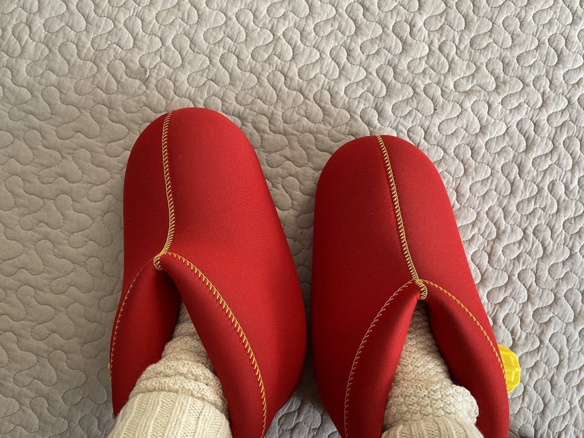tanmaru_'s tweet photo. ぽかぽか足湯してるみたいにあったかい😌ずっと気になってて最近購入したのだけど、クセになる良さ🫧夏場もクーラーで冷えるから年中使えるな〜。みんなにおすすめしたい!!!
#湯たんぽ足湯
#cloz https://t.co/ldVZMS6lDQ