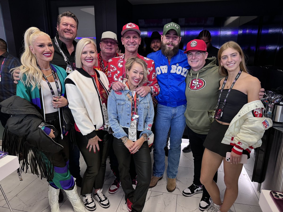 ClintBowyer's tweet photo. Met these random people while I was rooting for my favorite team…@Chiefs Can you believe @JeffGordonWeb actually thought he was going to beat us?!?! 😂😂😂 https://t.co/iB3ad2x69r