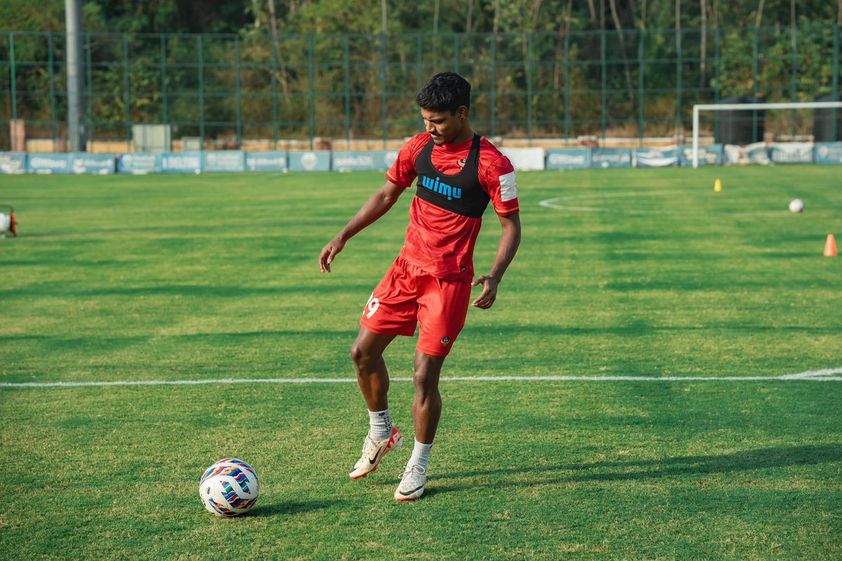 Deven_murgaokar's tweet photo. Stay focused, keep working hard and the results will follow!
#FCGoa #ISL10 #indiansuperleague⚽ #ForcaGoa #RiseAgain #UzzoOnceAgain #Football
#DM29 https://t.co/tbMbRLX4mZ