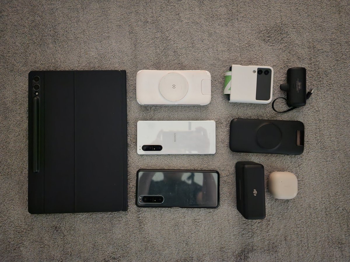 MrOldWangCrypto's tweet photo. 工具人: #我
我出門至少會帶著這些東西在身上
1、平板 #Samsung #tabs9plus
2、手機*4
3、行動電源*3
4、麥克風 @DJIGlobal
5、耳機 #Samsung #earbudspro
6、小腳架忘了擺
#MantleJourney #CrossSpace #TELEGRAM #教你炒幣也教你炒飯 #王老先生有塊幣 #WELL $WELL @CSpaceOfficial @Yogapetz #ATLSer @MrOldWangCrypto @Port3Network #P3