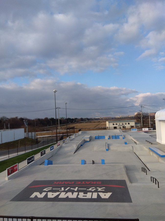 ngtsportspark's tweet image. 新潟県スポーツ公園の一角あるAIRMANスケートパークでは、毎週木曜日夜に初心者向けスクールを開催中☆彡

道具のレンタルも有り、はじめてでも参加可能♪

詳しくはAIRMANスケートパークのHPをチェック！
airman-skatepark.jp

＃新潟県スポーツ公園
＃AIRMANスケートパーク
＃スケボースクール