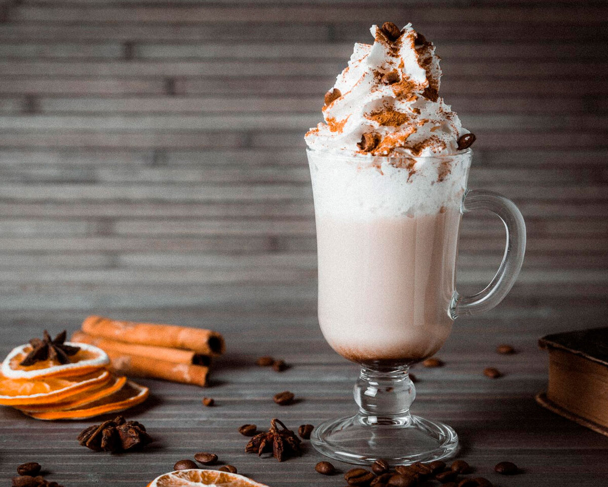 Рецепт орехового кофе☕️🌰
⠀
✅Шаг 1

Влейте кофе в высокий бокал. По желанию долейте 40-60 мл горячей воды

✅Шаг 2

Добавьте в бокал коричневый сахар, влейте виски и размешайте длинной ложкой
⠀
✅Шаг 3

Поместите в бокал с кофе порцию орехового эскимо и сразу подавайте на стол