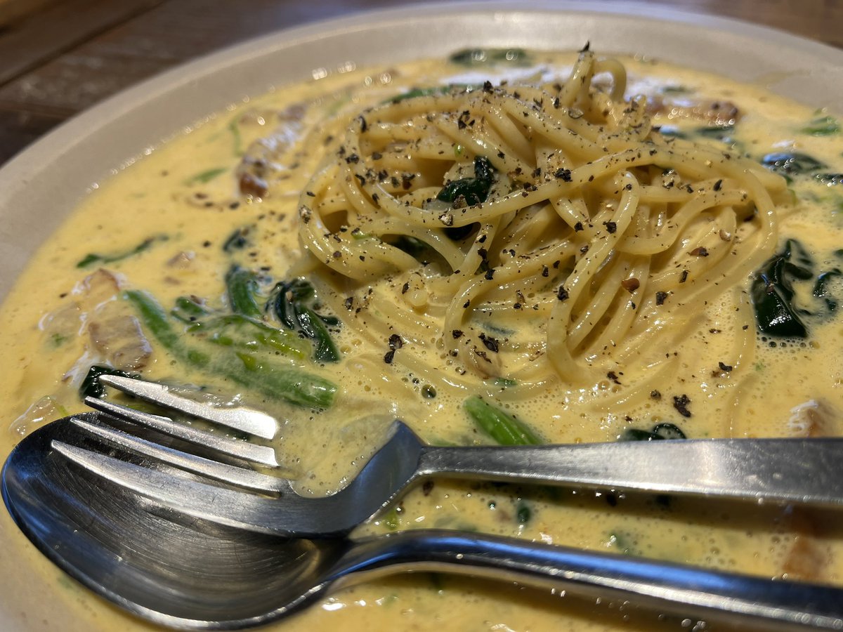 DoorsCoffee's tweet photo. 【T店長のまかないシリーズ】
パスタウィーク
・かぼちゃのクリームパスタ
・チリソースのボロネーゼ
・ベーコンとピーマンのトマトソース
・ほうれん草カルボナーラ

余り食材をおいしく使うのは
まかないの基本ですね。

ごちそうさまでした。

 #本日のまかない #笠置 https://t.co/pISSmwBvok