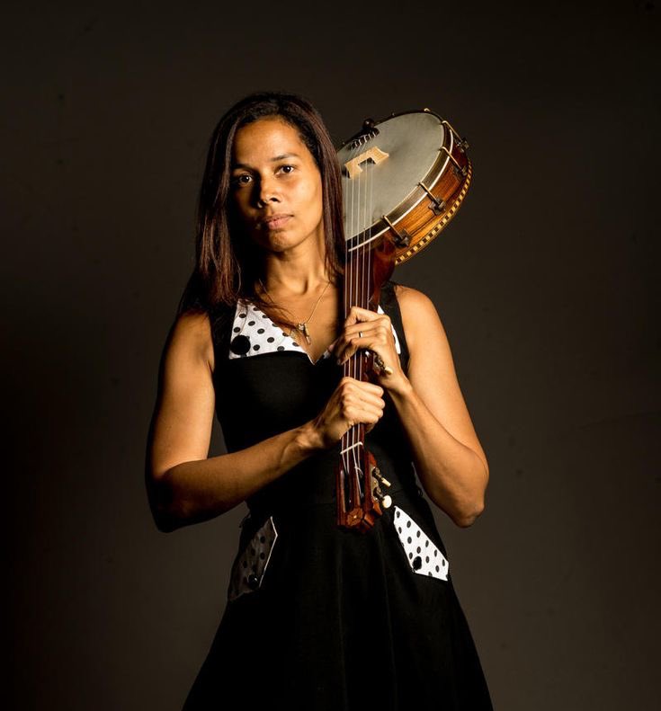 ℹ️ Rhiannon Giddens, who plays banjo and viola in “TEXAS HOLD ‘EM”, has been the leading educator in the nation in making the public aware that the banjo was a Black instrument before it became a white one. SO ICONIC!