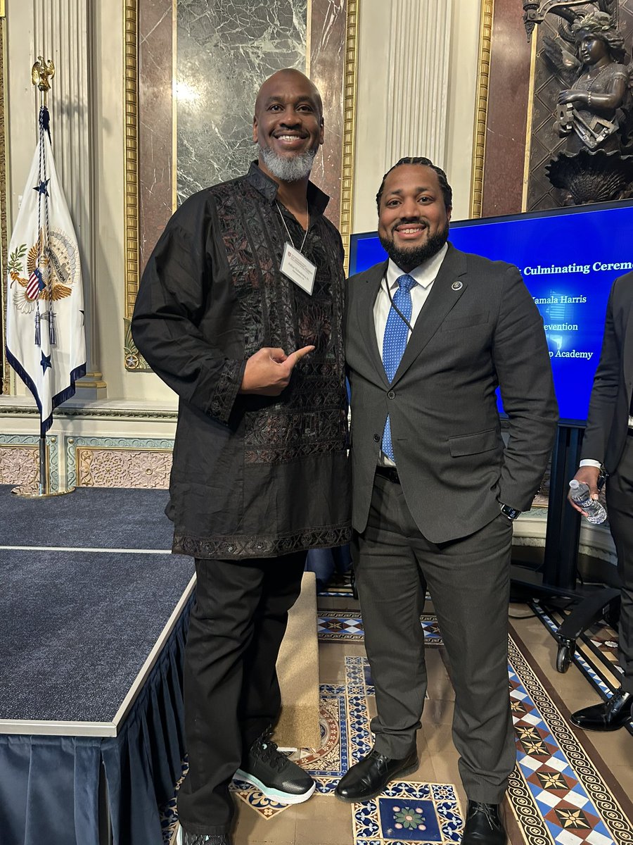 Sometimes it’s the people behind the scenes . White House OVP Director Greg Jackson @University of Chicago Crime Lab Inaugural CVILA graduation. Truly appreciate you Bro! 21 Luv Salute 🫡