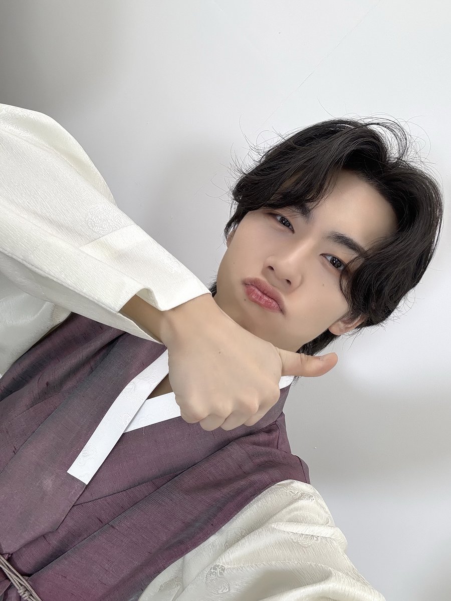 82Message's tweet photo. [#석쭌이]
새해 복 전해드리러 왔어요

#82MAJOR #에이티투메이저
#박석준 #PARKSEOKJOON https://t.co/nQb4Dp4tXR