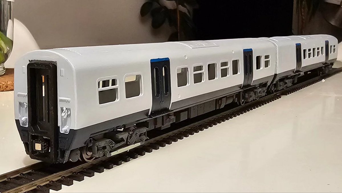 PdannyH's tweet image. #WhatsOnTheWorkbench - Class 458/4 has had a Bachmann Class 450 motor installed &amp;amp; Hunt Couplings fitted. The motor is in the PTSO at the toilet end. It wasn't as difficult to fit as I anticipated, which was a relief &amp;amp; it runs like a dream #testrun #TMRGUK #VariousMultipleUnits