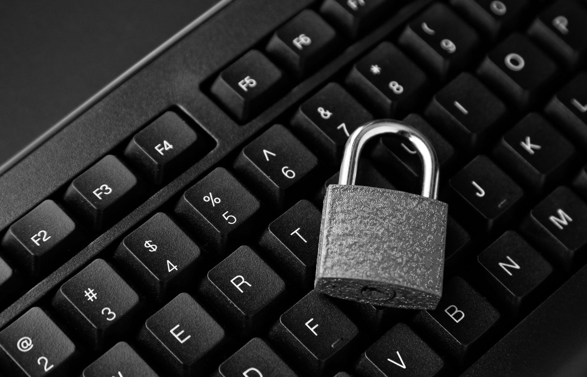 DroppeHQ's tweet image. Rising cyber threats are putting supply chains at risk! Did you know that 17% of attacks target procurement and 66% of suppliers are caught off guard? It's time to fortify your defences. Dive into our guide for 7 essential steps to cyber resilience - link in the comments 👇