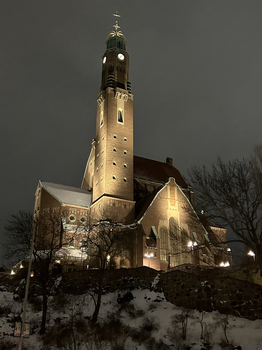 Stunsa's tweet photo. Så lite nedanför verkar det som att kyrka står på ett berg. #vårpåminplanet https://t.co/tOFhZgzMG4