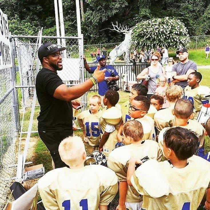 traceysuggs's tweet photo. Always play the #game of life with great #character and #integrity on and off the field. - Tracey Suggs Sr. https://t.co/zXpqusTq19