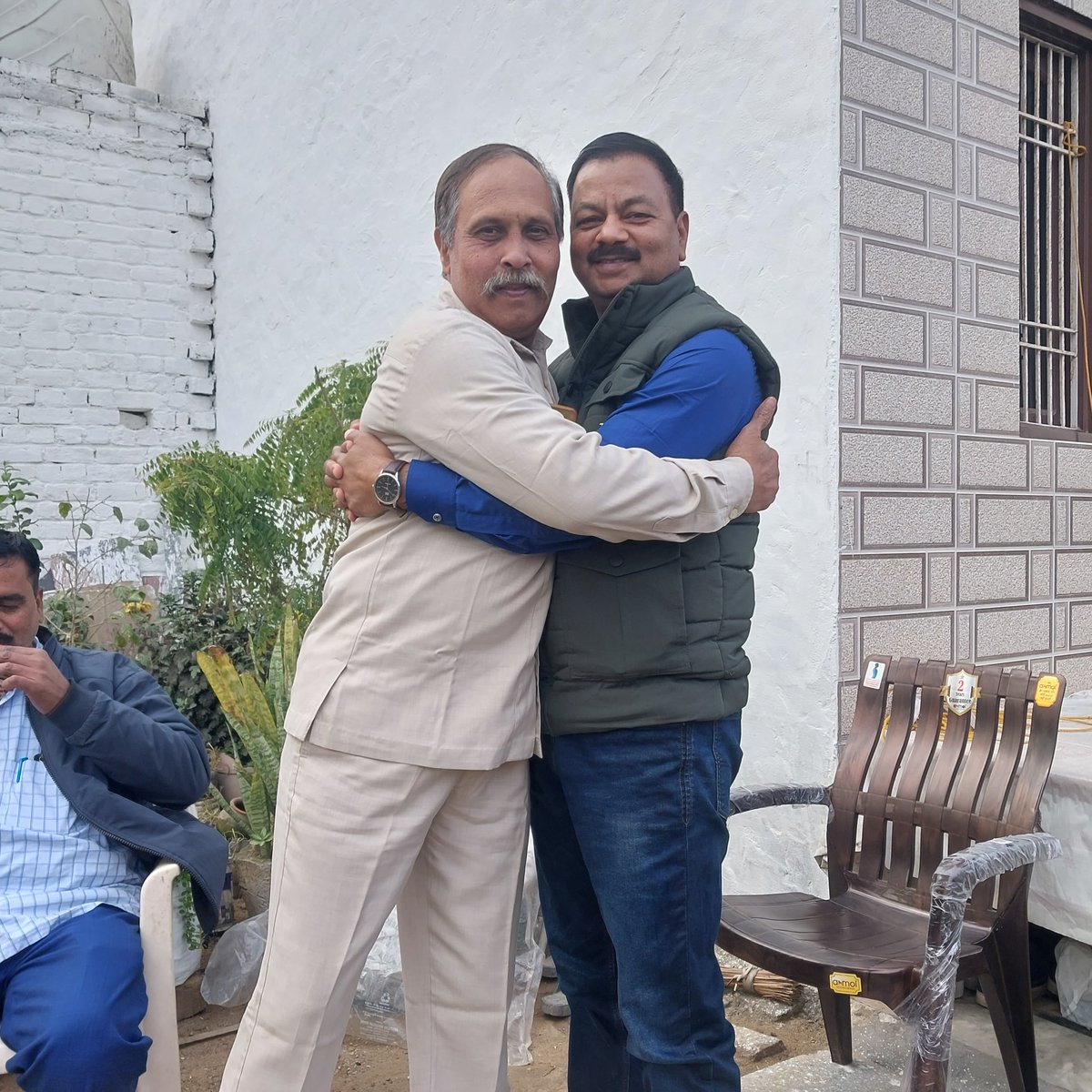 ShivPrajapati67's tweet photo. छोटा भाई Surendra Kumar Prajapati  और साह जी श्री नरेश कुमार जी जींझोलिया ....साह जी श्री  Dharam Chand  जी भट्टीवाल बामला 
#samdhi #betikishadi https://t.co/E1IH6RwlTD