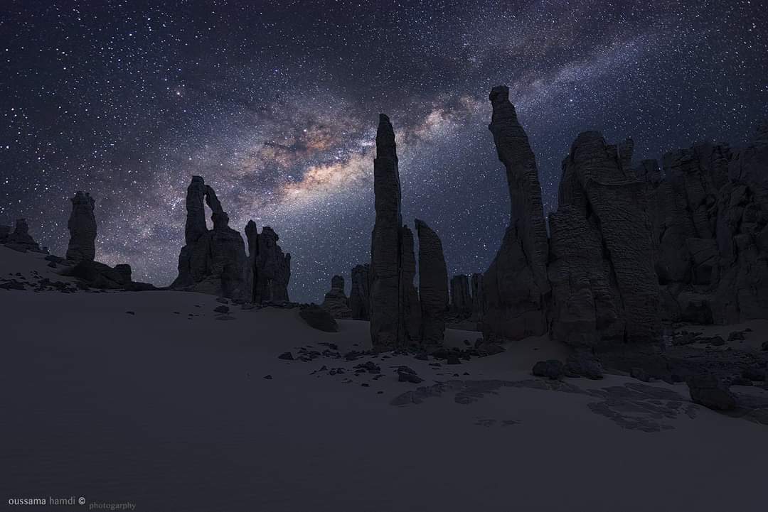 ATOMEE__'s tweet photo. La Voie lactée se dévoile dans toute sa beauté depuis le désert algérien. 

📸 Oussama hamdi photographe https://t.co/8cTkpeeXw5
