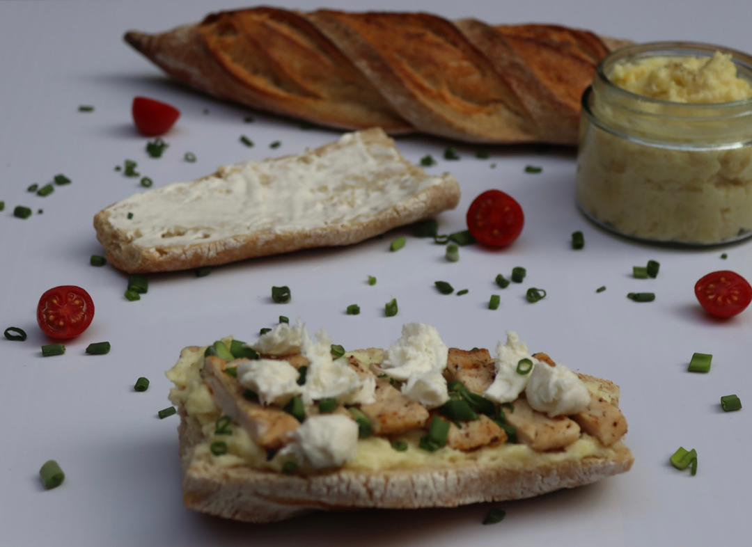 cafe_raya's tweet image. محصولات صبحانه و میان وعده بیرون بر آماده ما در خانه آماده ارایه شدن 
ساندویچ حمص و خیار 
و ساندویچ پوره سیب زمینی و مرغ و موزارلا
 آغاز گر رایاپلاس هستن 
همین قدر خوشمزه و  جذاب 
#رایاپلاس
#بیرونبر
#خانه_رایا
#خوشمزه