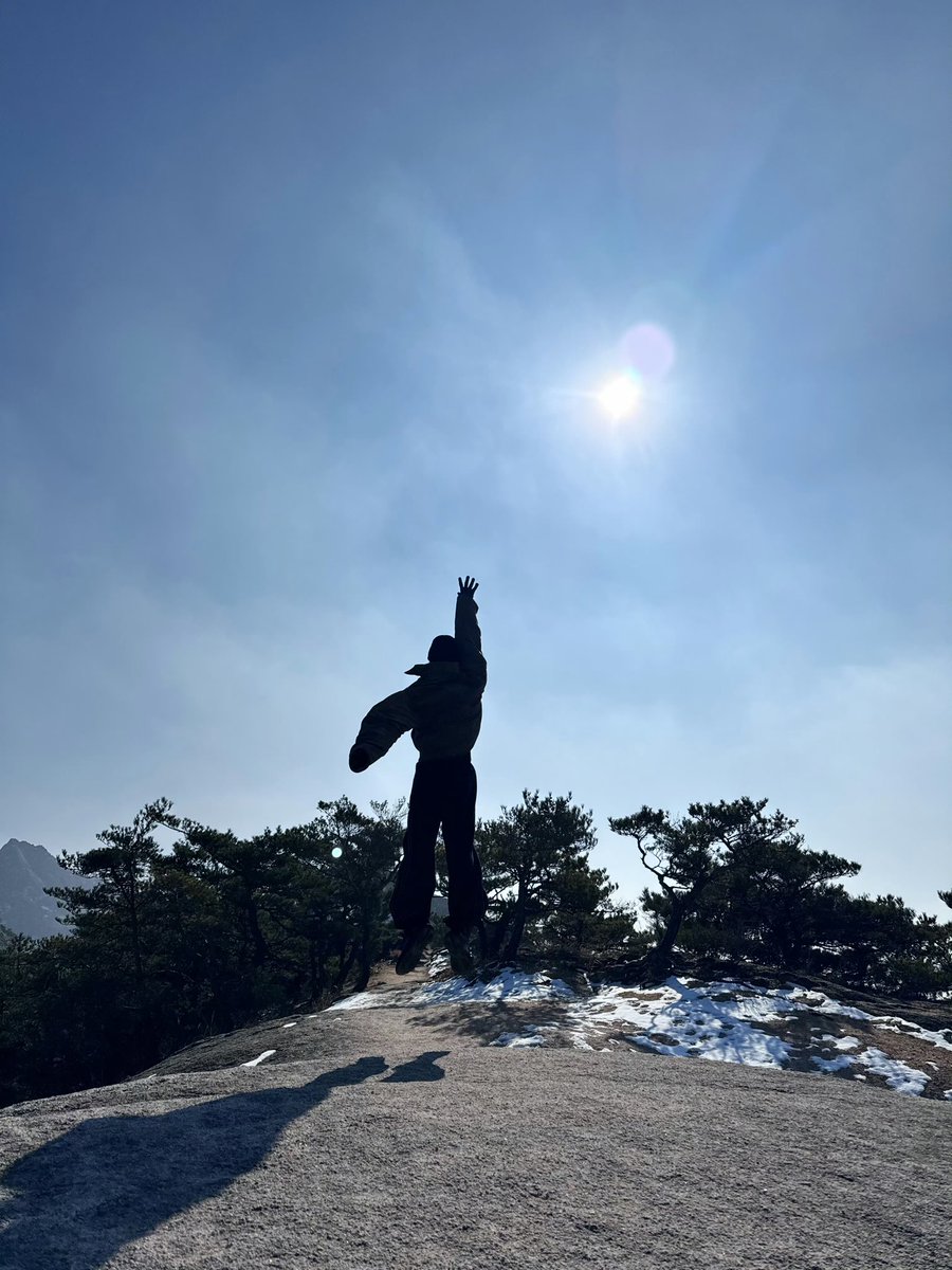 wonubliss's tweet photo. junhui_moon 🧗⛰️☀️ #준 https://t.co/oO4aXBZNaa