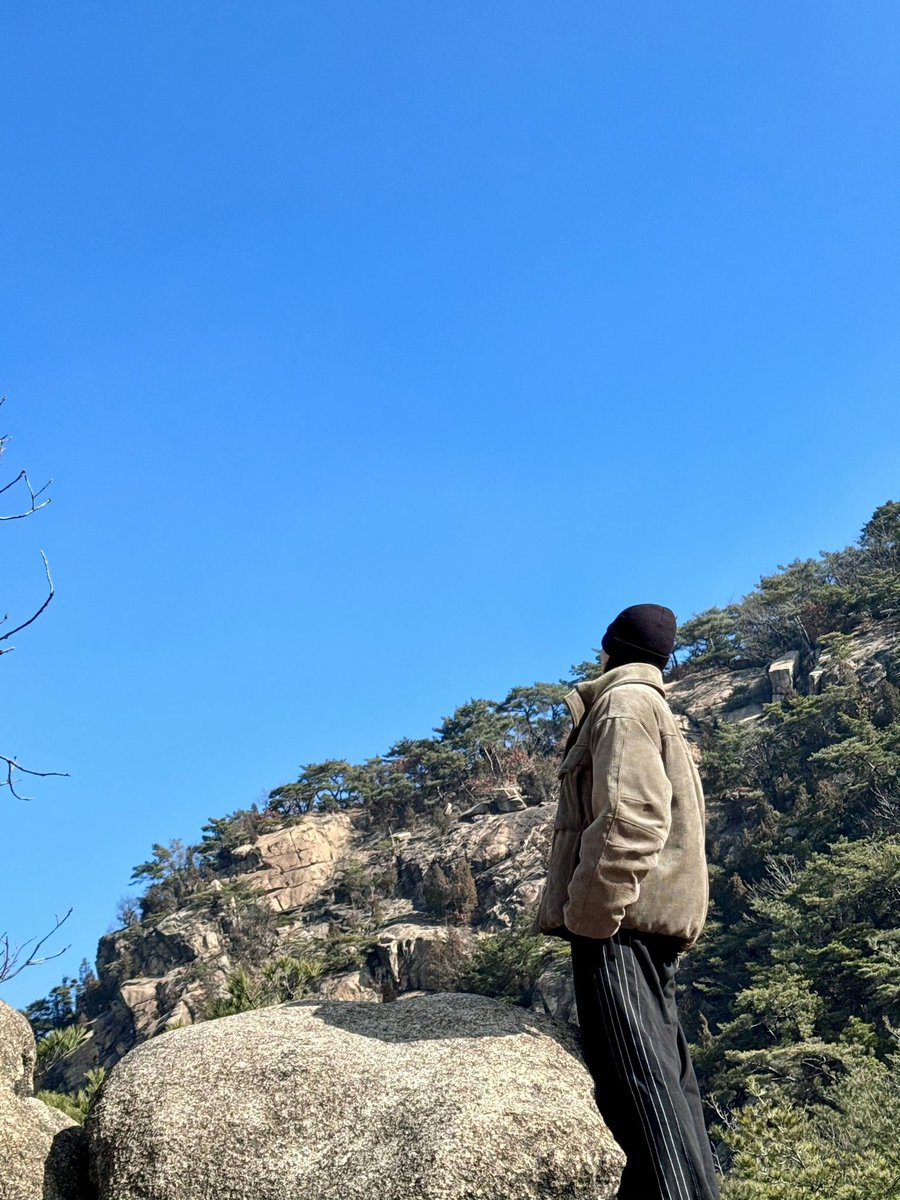 wonubliss's tweet photo. junhui_moon 🧗⛰️☀️ #준 https://t.co/oO4aXBZNaa