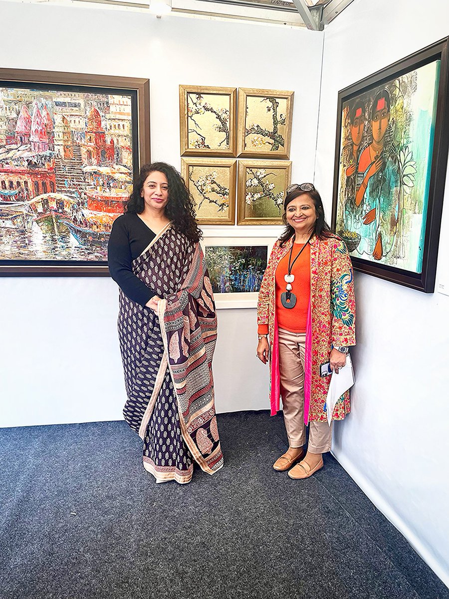 nidhibhatia_art's tweet photo. This weekend @imaginefest 👀New Delhi with #Preetimaroo of@galleryvisionart . Always lovely to see the reaction of the visitors to one’s work.

#artfair #imaginefest #saatchiartcollector  #artcollector #artlovers #artlife #contemporaryartist #nidhibhatia_art https://t.co/pkFiFTfIjQ