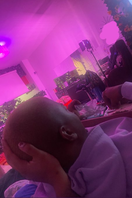 his little helper 🤓 https://t.co/Z4OS2uwOEs