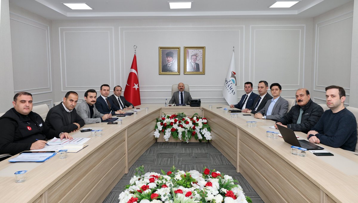 Vali Yardımcıları Haftalık Değerlendirme Toplantısı Valimiz Sayın <a href="/DrOsmanVarol/">Dr Osman Varol</a> başkanlığında gerçekleştirildi.

Çevre, Şehircilik ve İklim Değişikliği İl Müdürü ve AFAD yetkililerinin de katıldığı toplantıda, gündemdeki konular ile sahadaki son durum ele alınarak