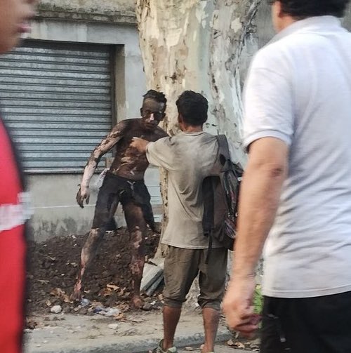 porqueTTarg's tweet photo. “Rosario”

Porque así quedó un hombre que estaba robando cables en la ciudad de Rosario. https://t.co/m6g3gJZ9wN