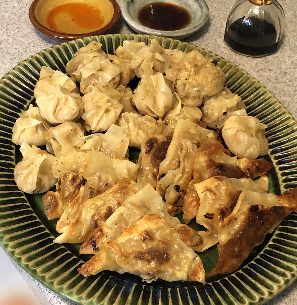 昨日の晩酌、ひとくち餃子🥟
丸く包んだ○と、二つ折り△で食感の違いも楽しめました。
呑んでたらおつまみ研究中のキャンペーンに間に合わず笑
こちらからは、以上です。
#23時のおつまみ研究所
#おつまみ研究中