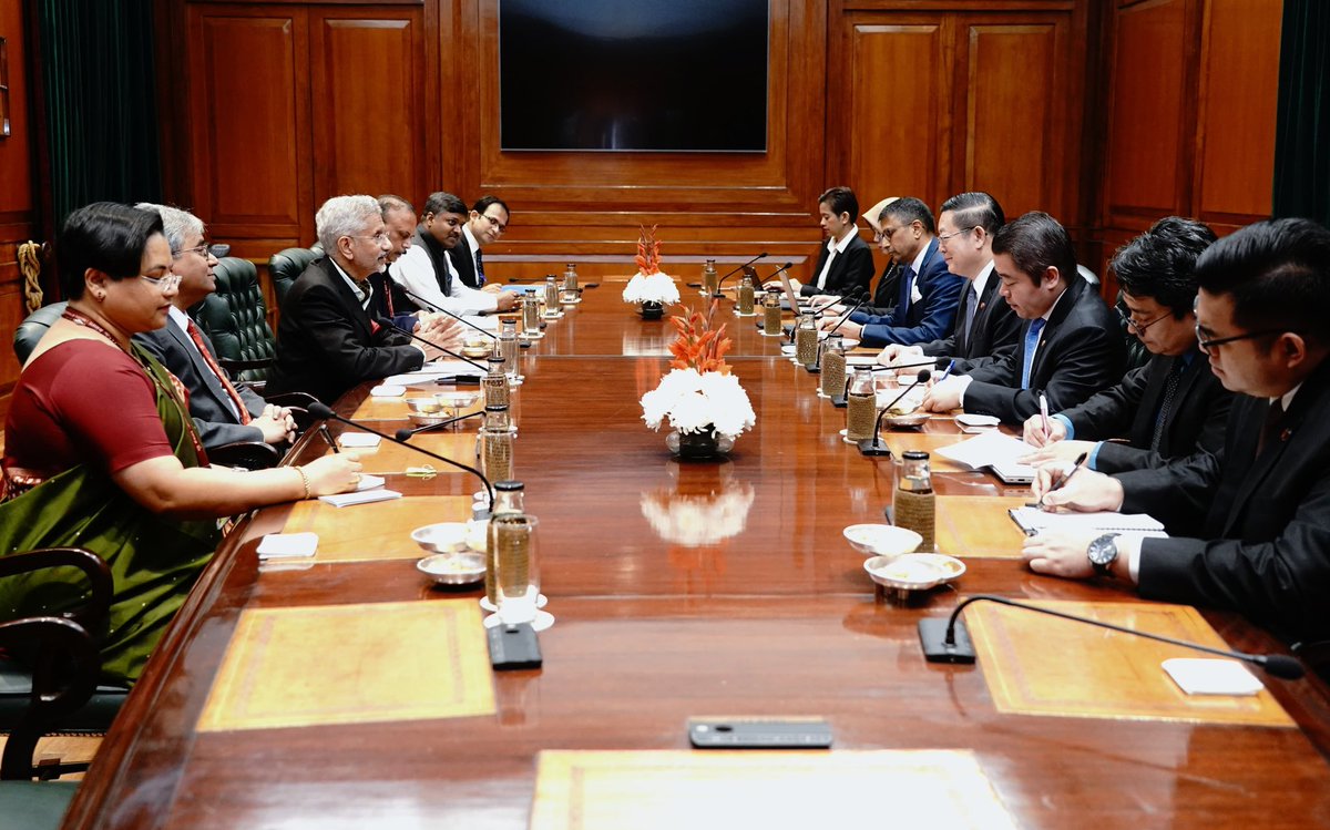 DrSJaishankar's tweet photo. Pleased to meet Secretary General Dr. Kao Kim Hourn of ASEAN today morning. 

Discussed taking forward our Comprehensive Strategic Partnership. Our agenda focused on connectivity,  food security and trade. https://t.co/Dv7ALNOb5L