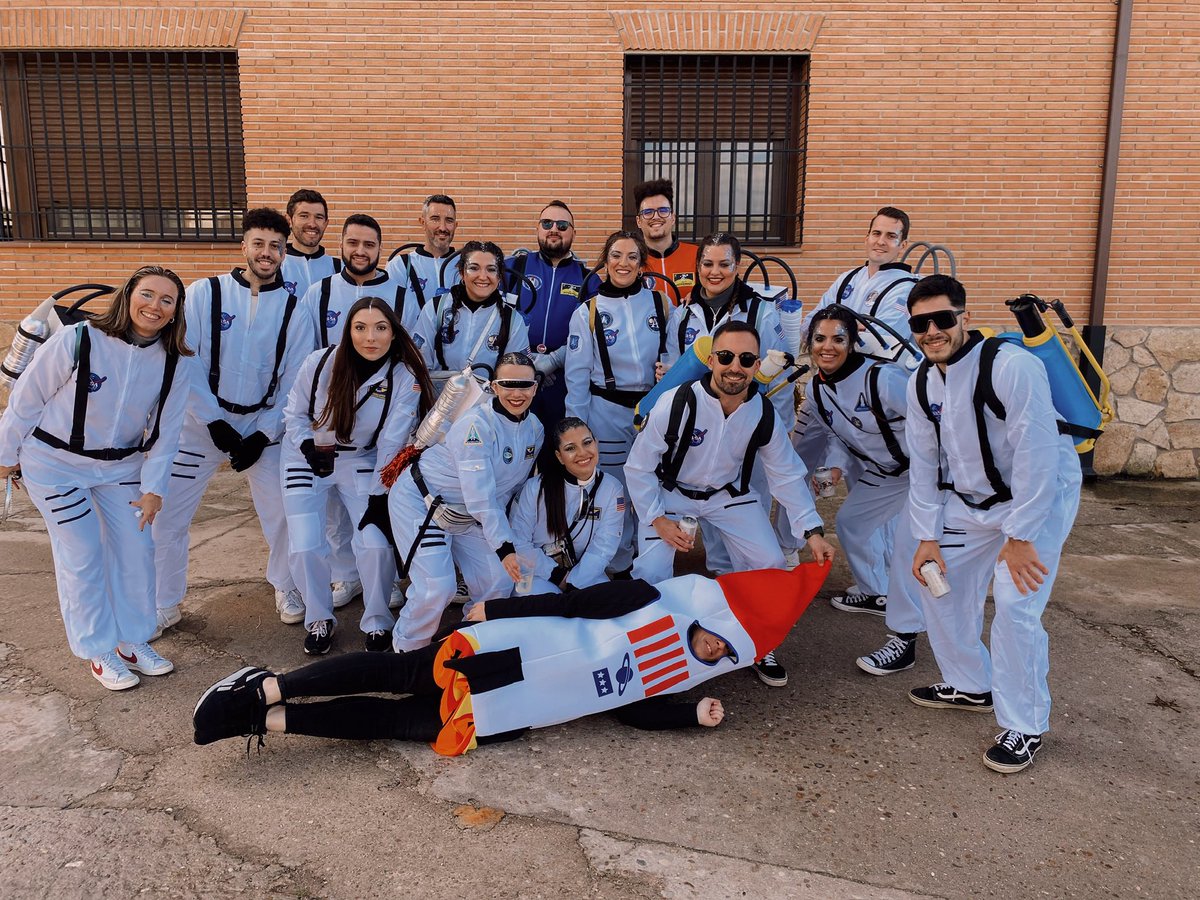 LaraMdB's tweet photo. 2ª familia. 💙 https://t.co/mg6I2FkswF