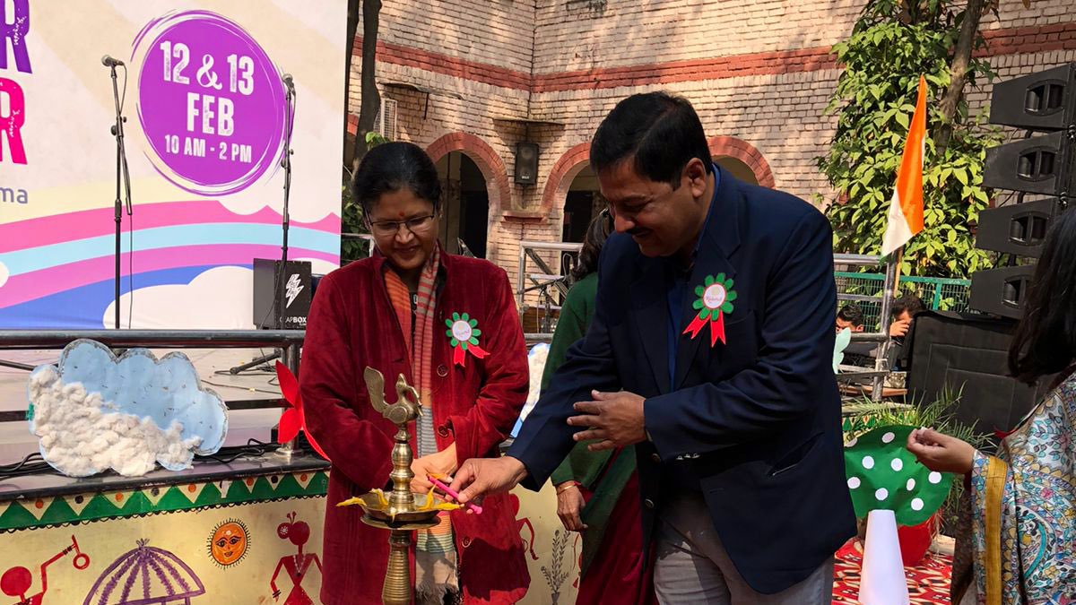 Dir_Education's tweet photo. Dr. Rita Sharma Ma’am 
ADE @Dir_Education inaugurated the #KalakritiAnArtFestival at @ggsss1923080 organized by @NalandaWay 

The event was graced by Ms. @anjugchawla , DDE Zone 23 and Dr. @PbpandeyB, OsD School Branch.

The dignitaries appreciated the event! https://t.co/iezDbM539N