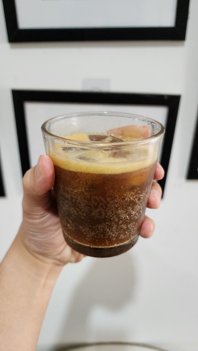 ehbram's tweet photo. 2 shots espresso arabica blend dari Kopi Mardika. Minumnya pakai es batu dan Tonic Water. Gokil seger pol https://t.co/A8By5nTJ49