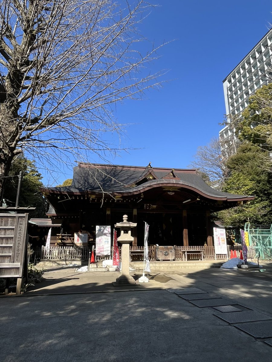 渋谷はどんどん変わるけど、◯十年前と変わらずに居続けてくれました。
渋谷氷川神社。
高校時代は行きも帰りも境内を通らせていただいていました。
多分初めて、本当に初めてお参りさせていただきました。
ありがとう😊