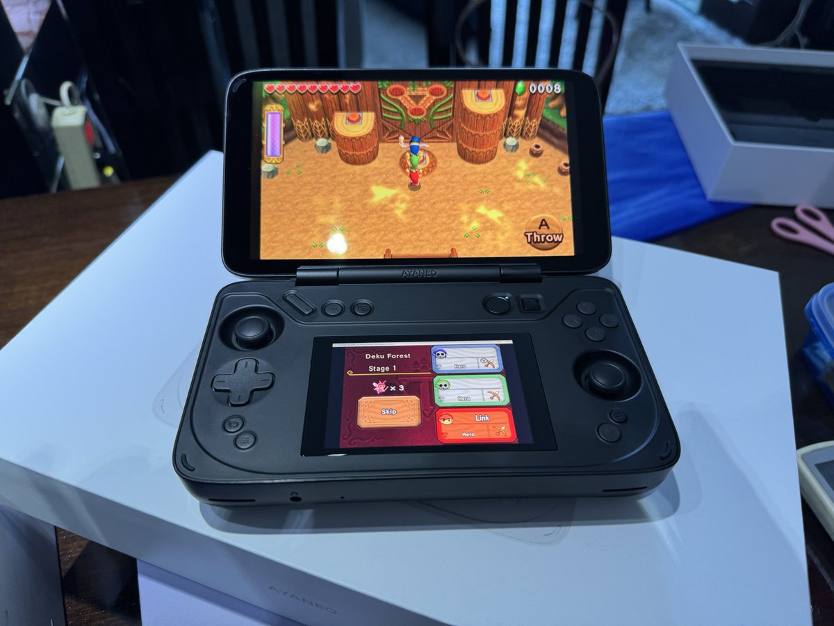 SteamDeckHQ's tweet photo. Okay, I’ll admit it. I’m not playing 3DS games any other way now. Thank you @AYANEO__.

We will be reviewing the new AYANEO FLIP DS over on @Handheld_HQ! We just got the device today, and trying 3DS was the first thing we did! Next up…Wii U! https://t.co/qG9AiMj3Fd