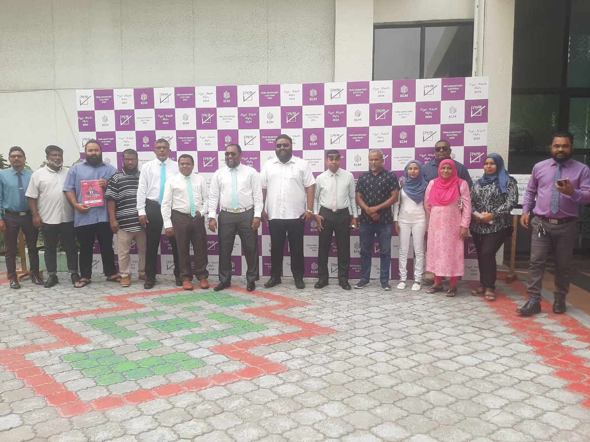 މާތްﷲ ގެ ވާގިފުޅާއެކު މައްޗަންގޮޅި އުތުރު ދާއިރާއަށް ޕީއެންސީ ކެނޑިޑެންސީ ފޯމް ޓީމުގެ އެހީތެރިކަމާއި އެއްބާރުލުމާއެކު ހުށައަޅައިފިން.. ކާމިޔާބީއަށް ދުޢާ ކޮށްދެއްވަވާ..އާމީން
#Majilis2024 #Ibbe2024  #MachangolhiUthuru #T07 #DhiveheengeRaajje #TeamMachangolhi #Machangolhippmpnc