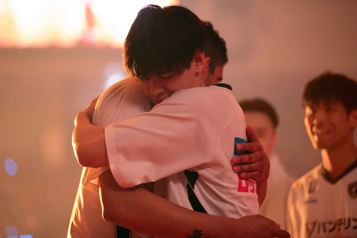 basketN4K's tweet photo. 24.02.10 千葉J vs 横浜BC
映画のワンシーンのように…
生き別れた友に会えたように…
素敵なヒトトキでした✨
#横浜ビーコルセアーズ
#ジョシュ・スコット
#JoshScott
#西野曜 https://t.co/qTUloryKr9