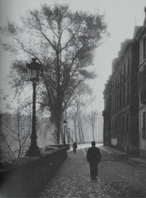 Bonjour. ☕️🥖☺️ Izis Bidermanas. Île Saint-Louis 1946. Paris