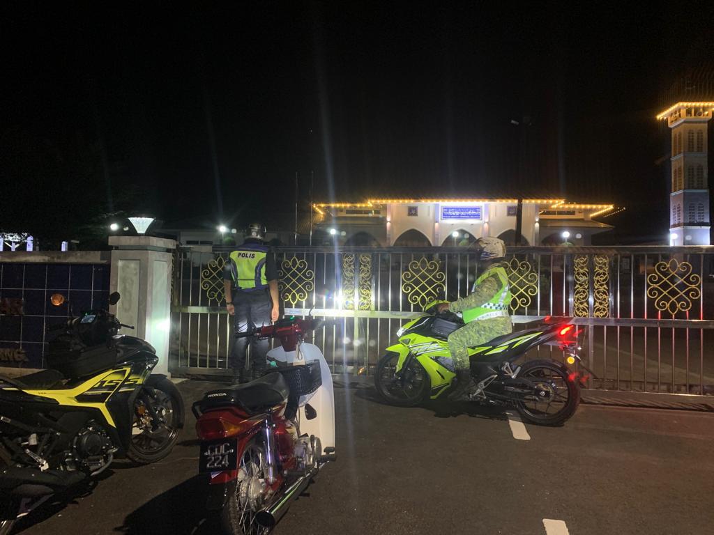 RelaKluang's tweet photo. RONDAAN KOMUNITI RELA BERSAMA PDRM

Tarikh : 11 Februari 2024
Tempat : Sekitar Sri Lalang

@KDNPUTRAJAYA @relamalaysia @yahyakgc @RELA_Johor @abdaziz_sidi

#SetiaBerbakti https://t.co/sXyYmBNEsW