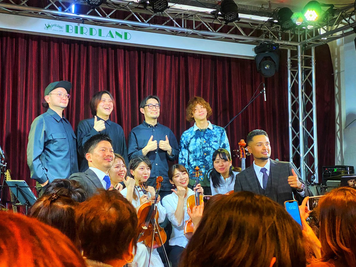 sing_draw_chie's tweet photo. 私のLiveのサポートもしてくれている坪内さんのBOZZ Live in 六本木へ。そのサポートをいつも私のサポートをしてくれているギター赤嶺裕樹さん、これは行かなきゃ！なライブに、荒木町御一行様で。とても温かいお客様に囲まれてのアットホームなLive楽しかったです。#Live #六本木 #bozz #楽しかった https://t.co/Bo4iqp557A