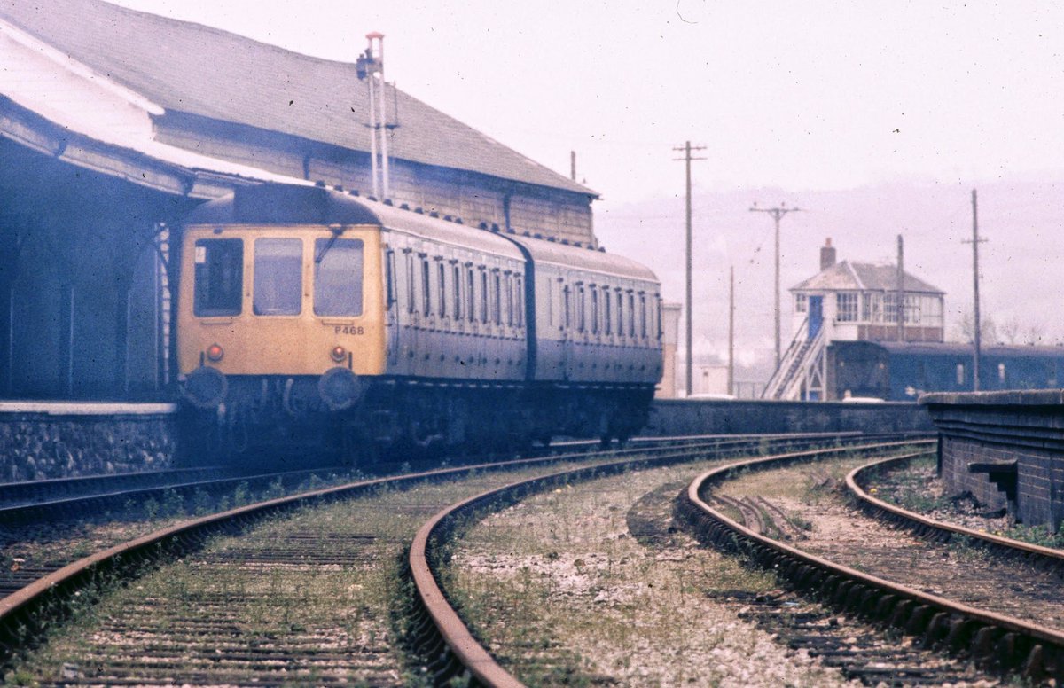 #Mondaymorningblues A P468 DMU departure from Barnstaple in 1984