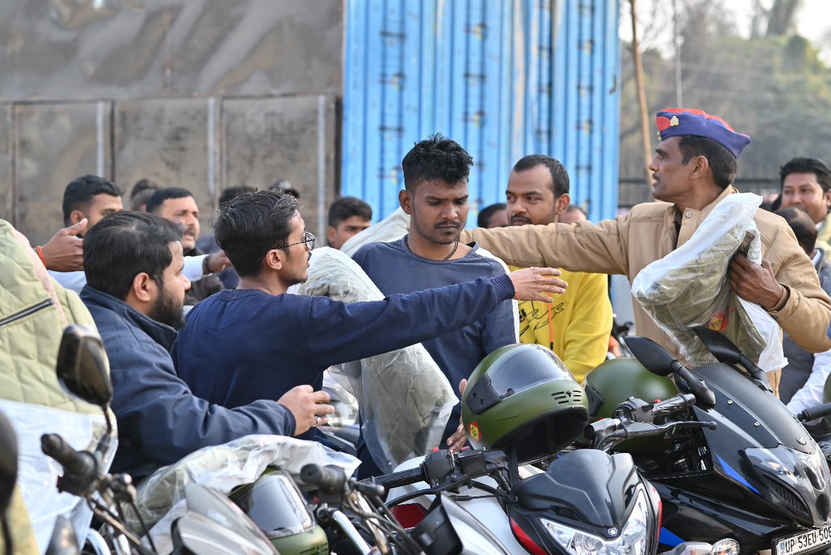 Event Xpress (@eventxpress) on Twitter photo Pictures | Surukshit Aatmanirbhar Bharat: Ride Safe India initiative at Police Line Gorakhpur
#RideSafeIndia #SafeDrive #HeroWeCare #heromotocorp <a href="/NewIndianXpress/">The New Indian Express</a> <a href="/HeroMotoCorp/">Hero MotoCorp</a> <a href="/PrabhuChawla/">PrabhuChawla</a> Pictures | Surukshit Aatmanirbhar Bharat: Ride Safe India initiative at Police Line Gorakhpur
#RideSafeIndia #SafeDrive #HeroWeCare #heromotocorp <a href="/NewIndianXpress/">The New Indian Express</a> <a href="/HeroMotoCorp/">Hero MotoCorp</a> <a href="/PrabhuChawla/">PrabhuChawla</a>