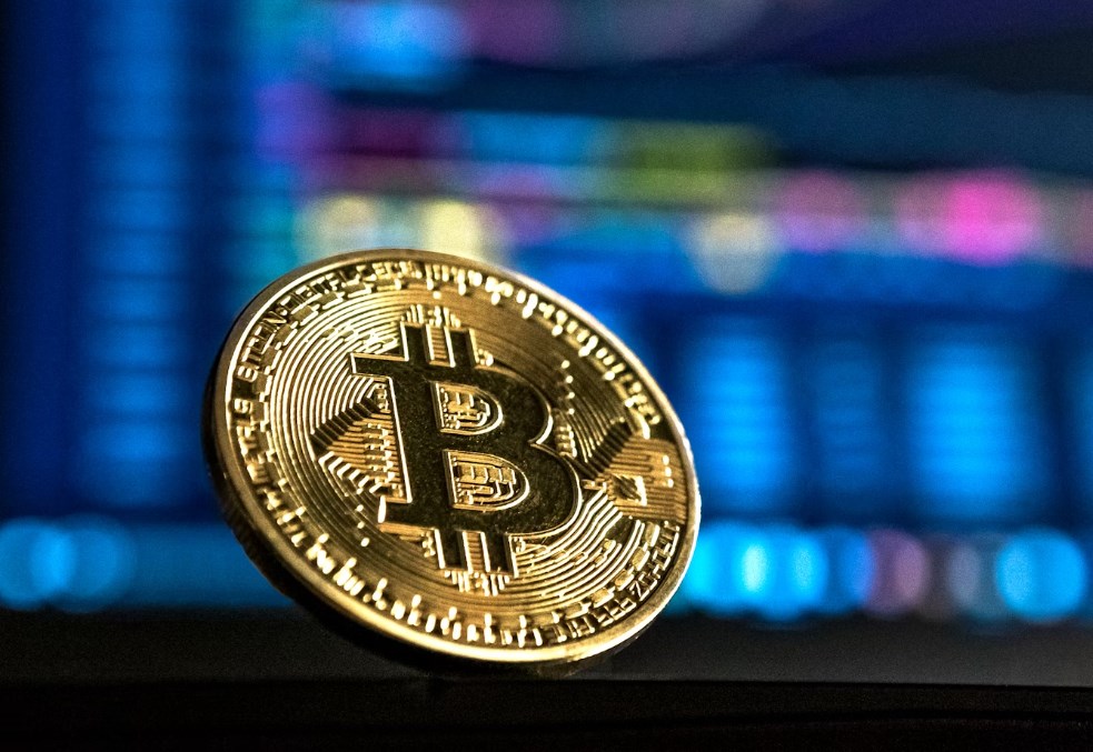 PatriaCZ's tweet photo. Jednání o prodeji aktiv #GasNet se protahují, #bitcoin míří na nejdelší série růstu za více než rok a evrops...  - https://t.co/qQ2Uo7L6lb https://t.co/8CL3j93SCL