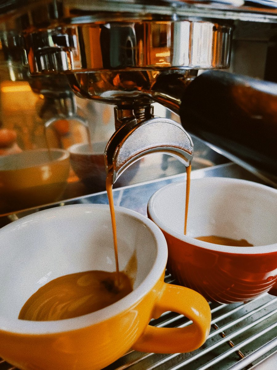 Зима, холода. Морозы все не отступают, но мы поможем вам согреться за чашкой ароматного кофе, ведь открыты каждый день! ☕️✨

#coffeholic #coffee #coffeetime #coffeelover #coffeetogo #кофе #кофейниспб #кофессобойспб #свежийкофе #кофейня #кудасходитьвпитере #кудасходитьспб