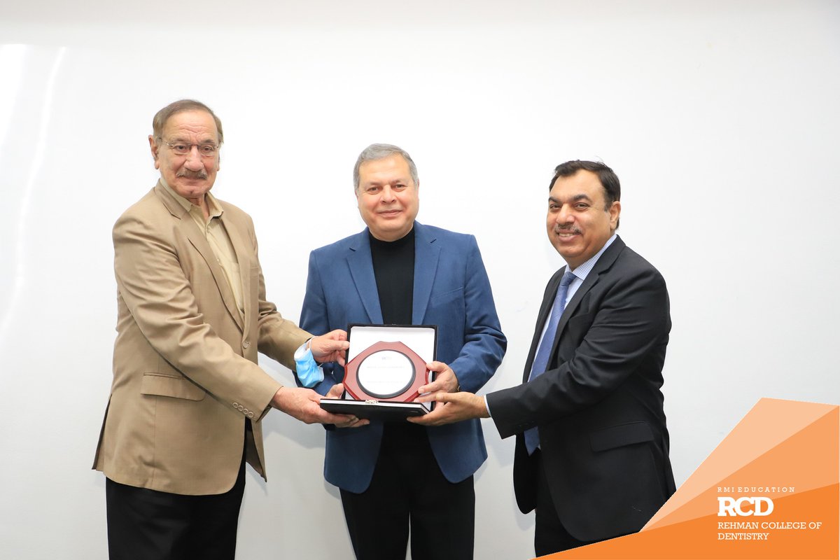 EducationRMI's tweet photo. Rehman College of Dentistry  welcomed its Class of 2027 during the 8th Inaugural Ceremony.  The event was attended by parents and esteemed guests, including Prof. Dr. Mahmood Aurangzeb, Dean of KMC, who celebrated this momentous occasion.

#RMI I #RCD I #RMIeducation #Dentistry https://t.co/pfxQB5qMg0