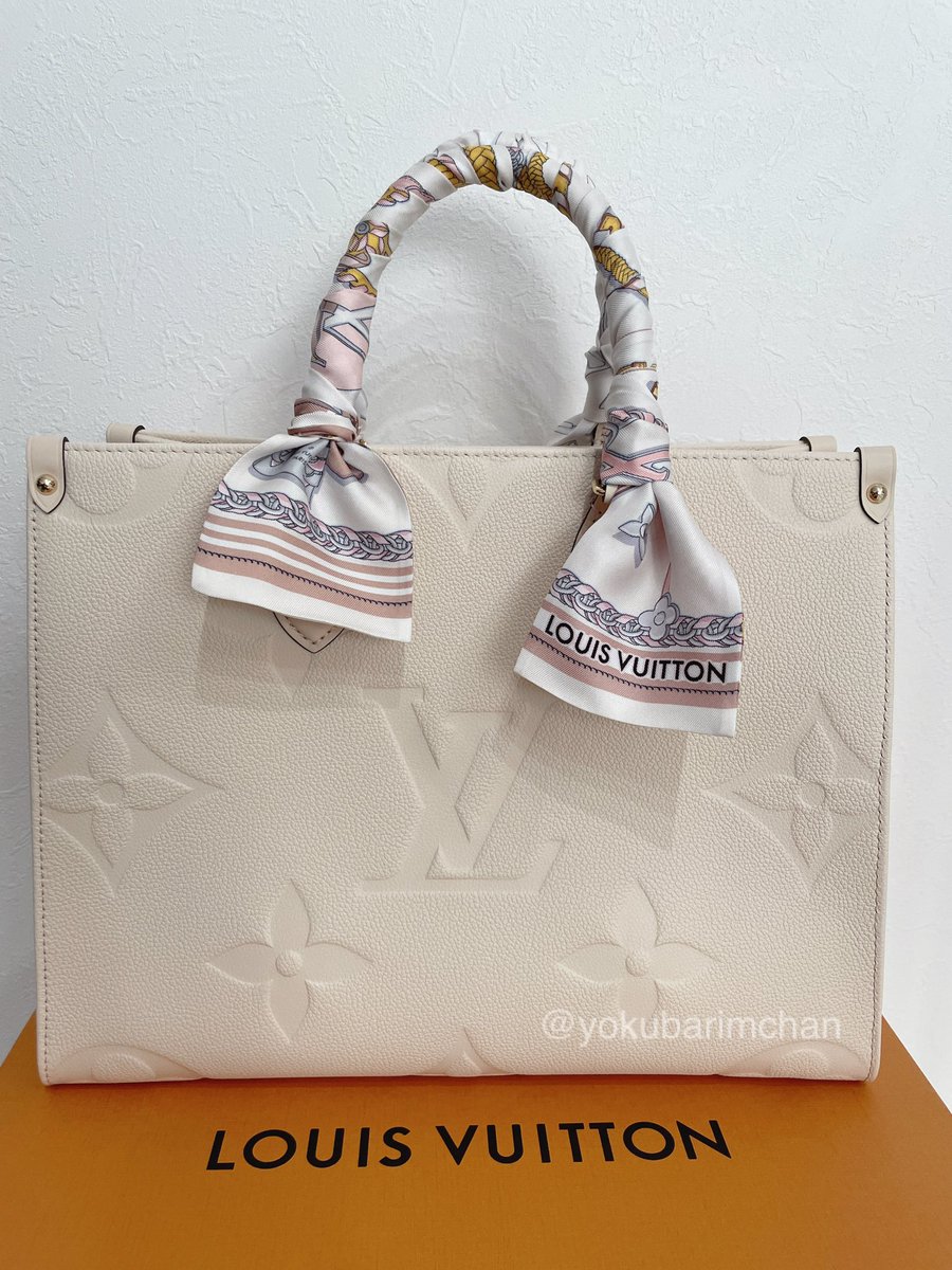 HUGバッグと涙涙の決別の後に出会ったこの子🤍仕事にもプライベートにもガンガン使えて使いやすい😍🤍
汚れを気にしてベージュと迷ったけど、好みど真ん中ズキュンな白にして後悔なし💘💘💘