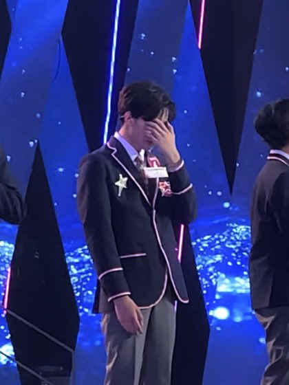 loveryst_'s tweet image. happy 1st anniv with HORI7ON beside your name, reyster💐 the memories that night are still unfaded and will always treasure that with me 🐼