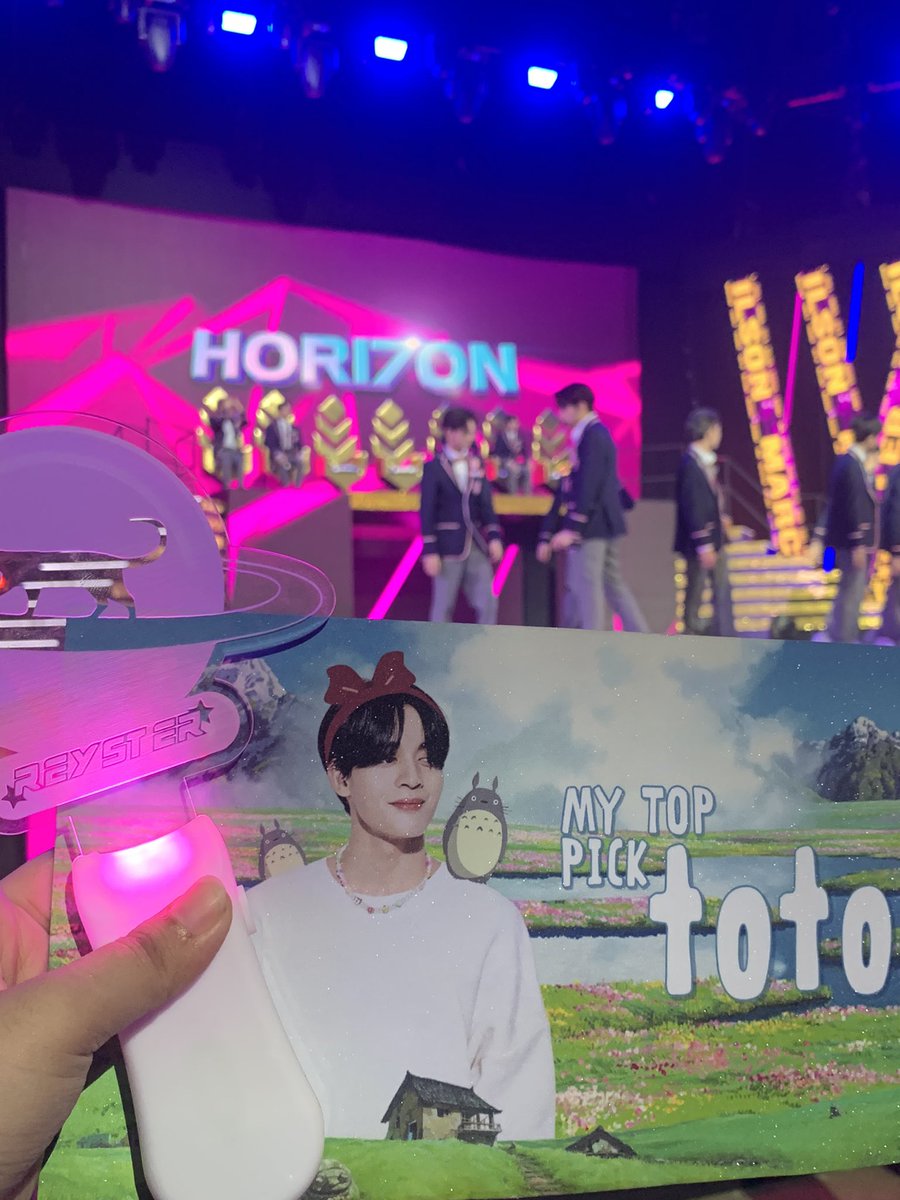 loveryst_'s tweet image. happy 1st anniv with HORI7ON beside your name, reyster💐 the memories that night are still unfaded and will always treasure that with me 🐼