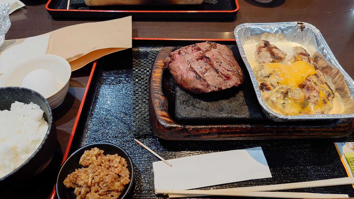sigumani's tweet photo. 今年の肉米始めはガーリックライスボール付き
早く昭島か立川に出来てくれ
#感動の肉と米
#RicetoMeetyou https://t.co/IEMg5ApP9c