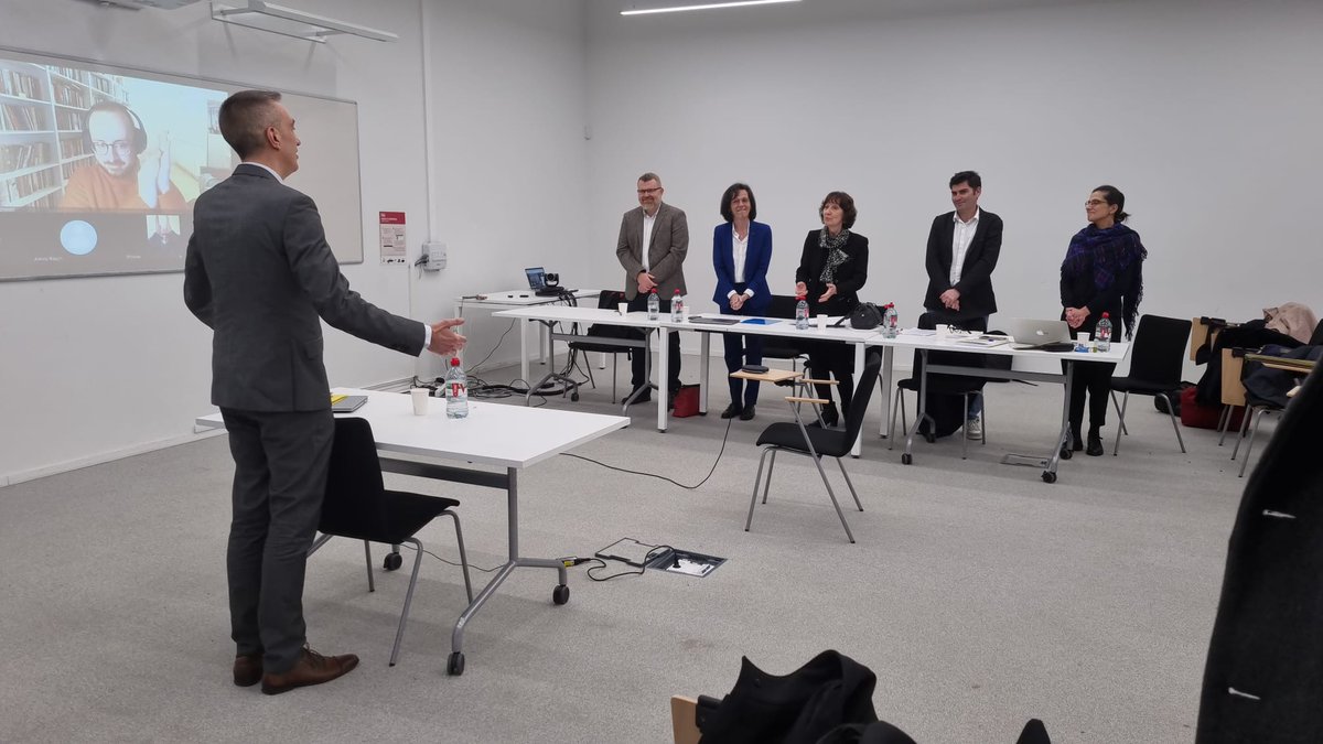 staillat's tweet photo. On Friday, I defended my HDR (a French academic specialty that allows you to supervise doctoral research and become full professor) on the US and cyberspace, more specifically my study of cybersecurity politics.
The manuscrit will be published in September (in France) https://t.co/rug6aDu8e6