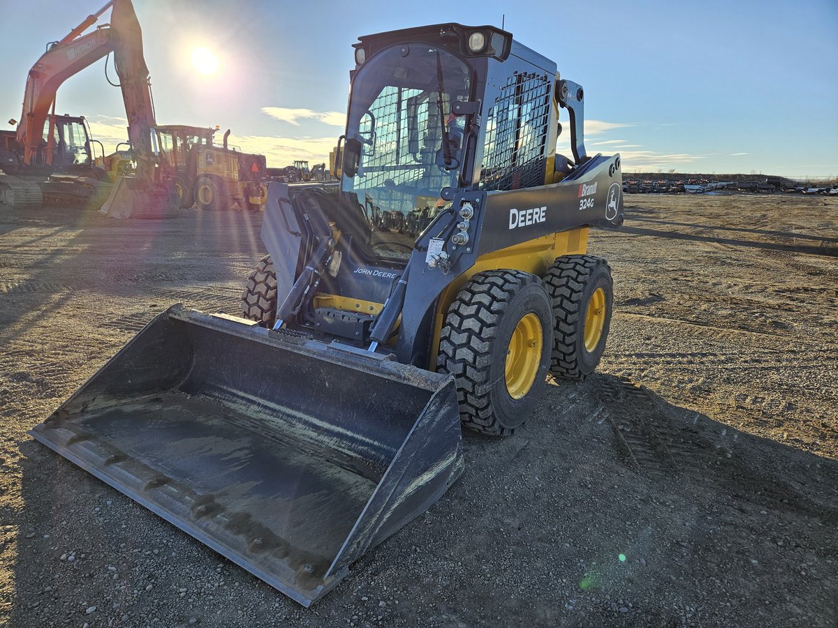 There’s still time to tag your valentine & drop a hint about what you REALLY want this year. Like this 2022 John Deere 324G: bit.ly/3wbNC8U! 😍 #MachineMonday #SkidSteer #UsedSkidSteer #UsedEquipment