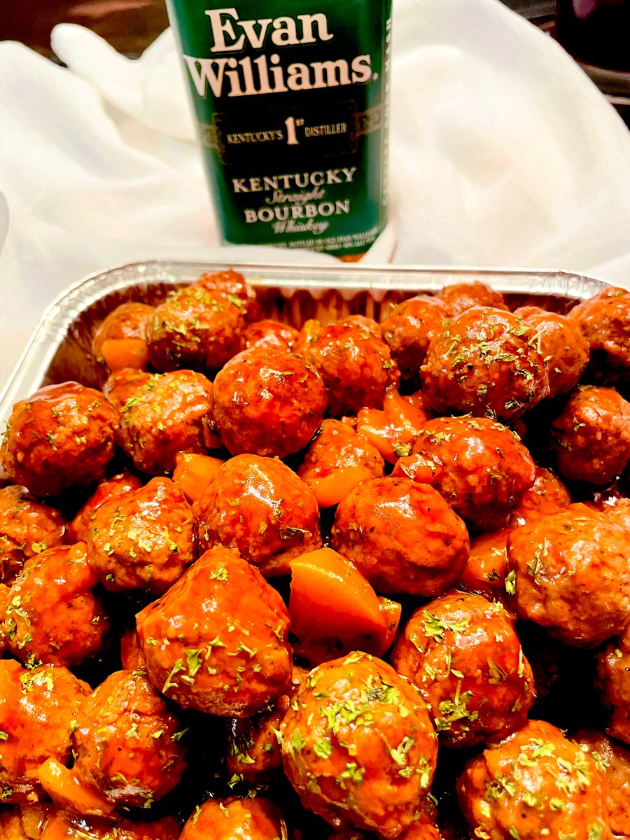 amethystgem2120's tweet photo. Game Night~
Sticky Hennessy Wings
Kentucky Bourbon Peach Meatballs 🏈 https://t.co/hQGKqGBIKp